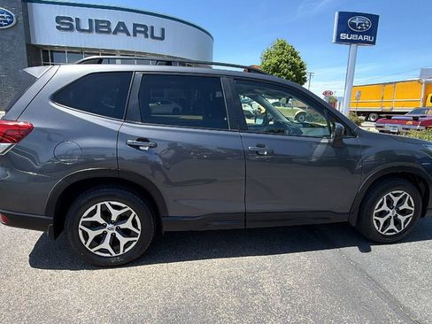 Used 2020 Subaru Forester Premium AWD/4WD image 3