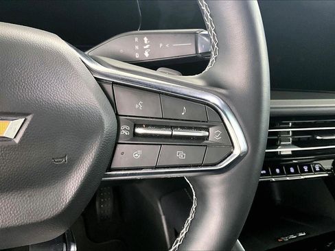 Used 2025 Chevrolet Traverse LT image 12