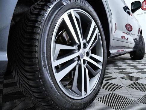 Used 2020 Audi Q5 e Premium Plus w/ Premium Plus Package image 9