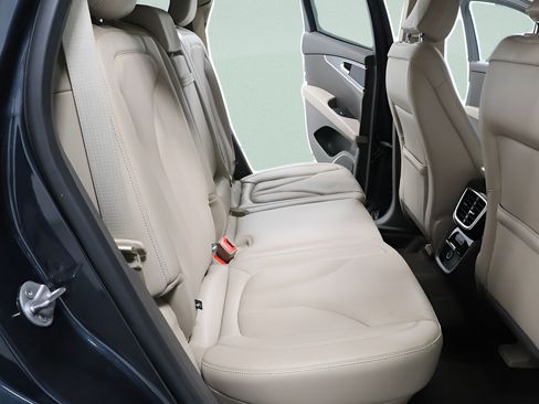 Used 2023 Lincoln Nautilus Reserve AWD/4WD image 34