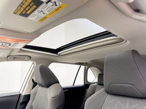 Used 2019 Toyota RAV4 XLE FWD image 26