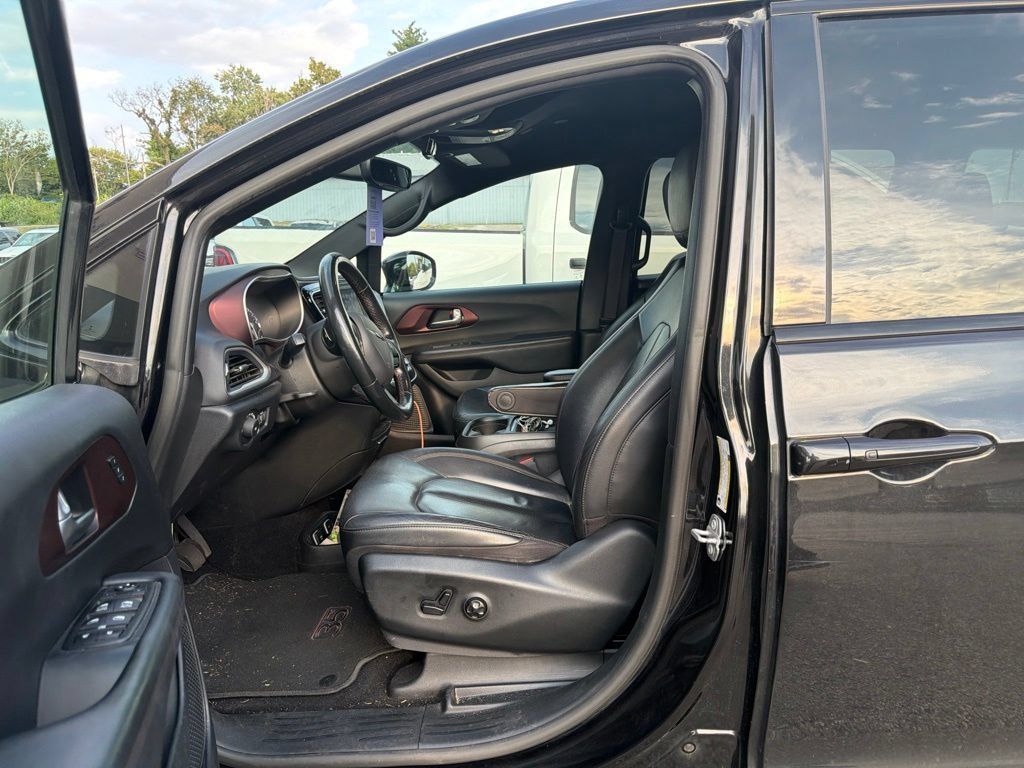 Used 2020 Chrysler Pacifica Touring-L FWD image 8