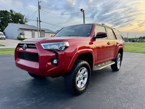 Used 2022 Toyota 4Runner SR5 AWD/4WD image 3