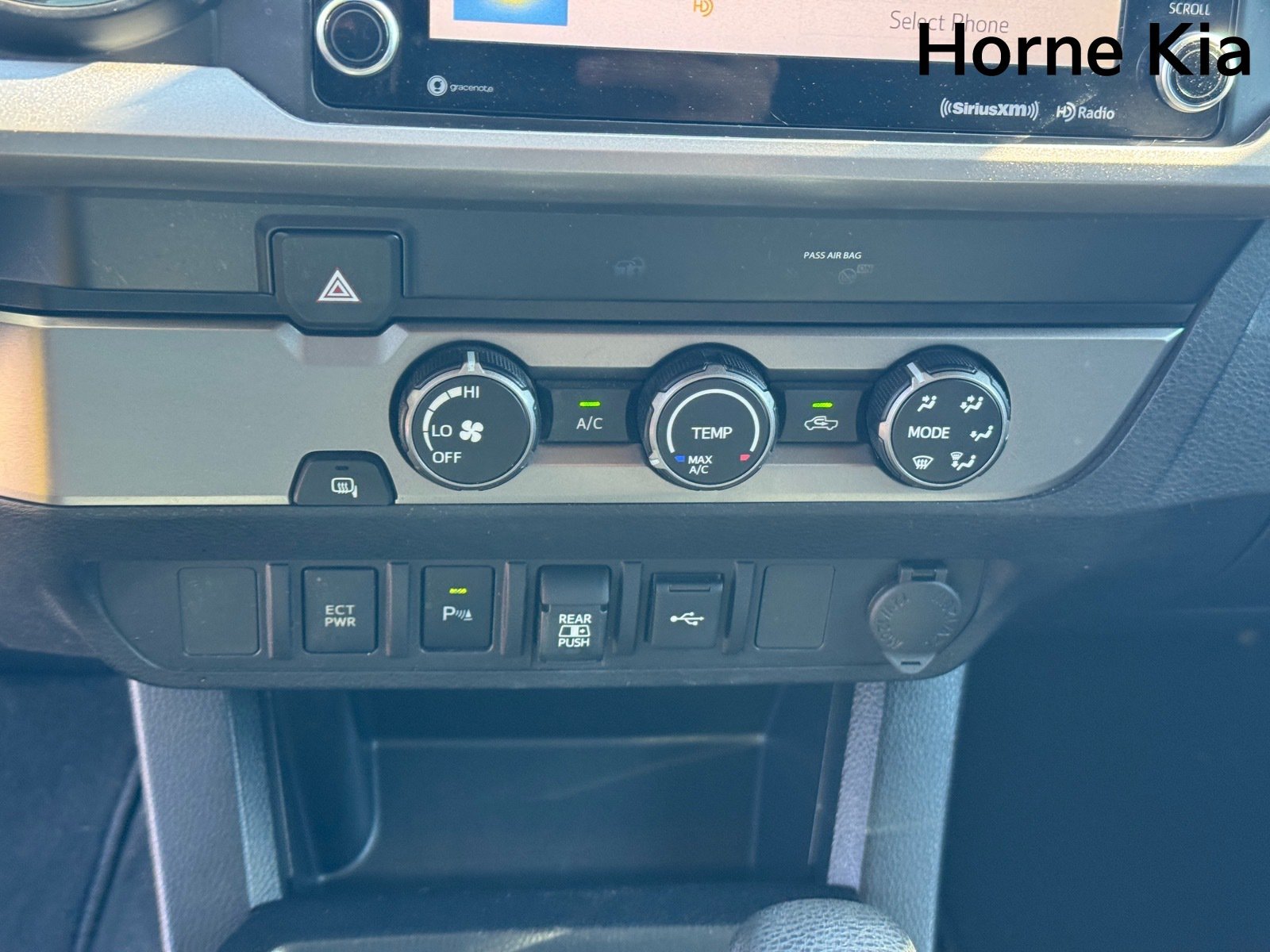 Used 2020 Toyota Tacoma SR5 RWD image 23