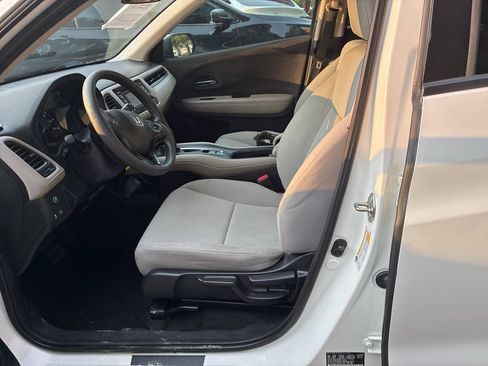 Used 2020 Honda HR-V LX image 9