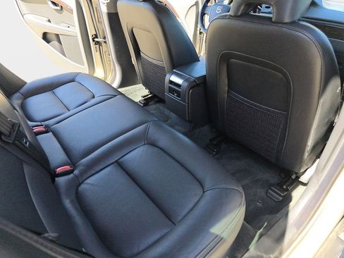 Used 2016 Volvo XC70 T5 Premier w/ Proximity Package image 13