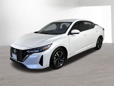 Certified 2025 Nissan Sentra SV image 1