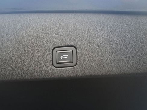 Used 2022 Cadillac XT6 Sport w/ Technology Package AWD/4WD image 12