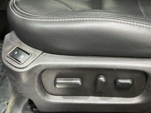 Used 2018 Ford Taurus Limited image 12