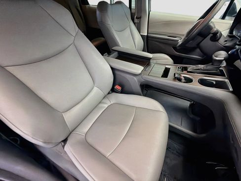 Used 2024 Toyota Sienna XLE w/ XLE Plus Package FWD image 15