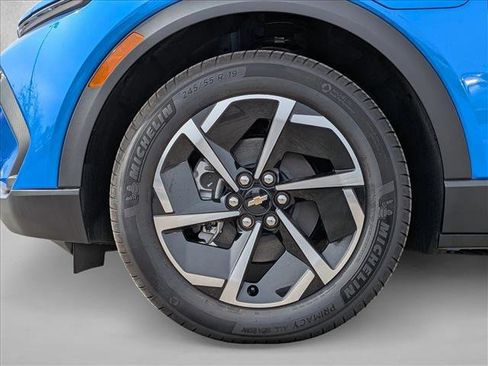 New 2026 Chevrolet Equinox EV LT image 18