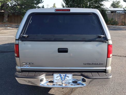 Used 2001 Chevrolet S10 Pickup LS w/ Preferred Equipment Group image 6