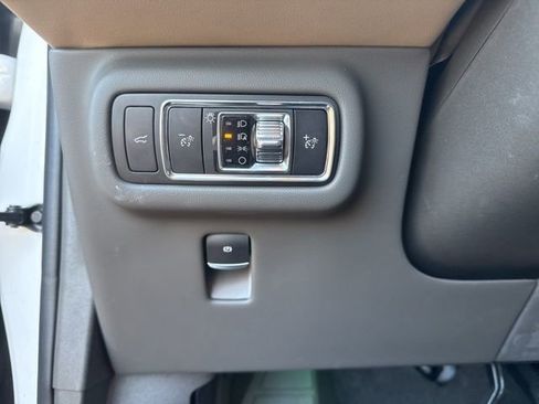 Used 2024 Lincoln Nautilus Reserve w/ Equipment Group 203A image 15