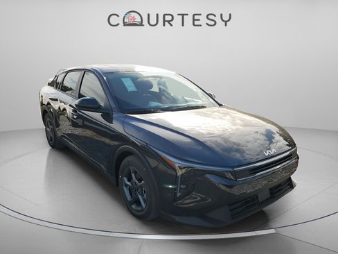 New 2025 Kia K4 FWD image 6