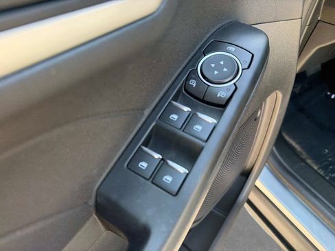 Used 2022 Ford Escape SE w/ SE Sport Appearance Package AWD/4WD image 19