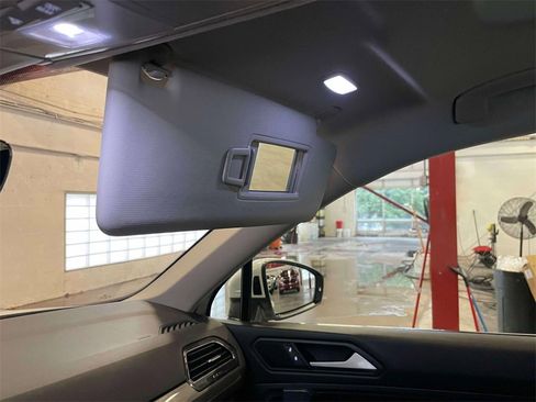 Used 2020 Volkswagen Tiguan SEL image 31