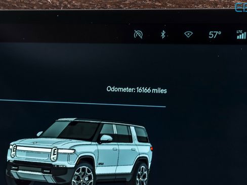 Used 2024 Rivian R1S Adventure image 29