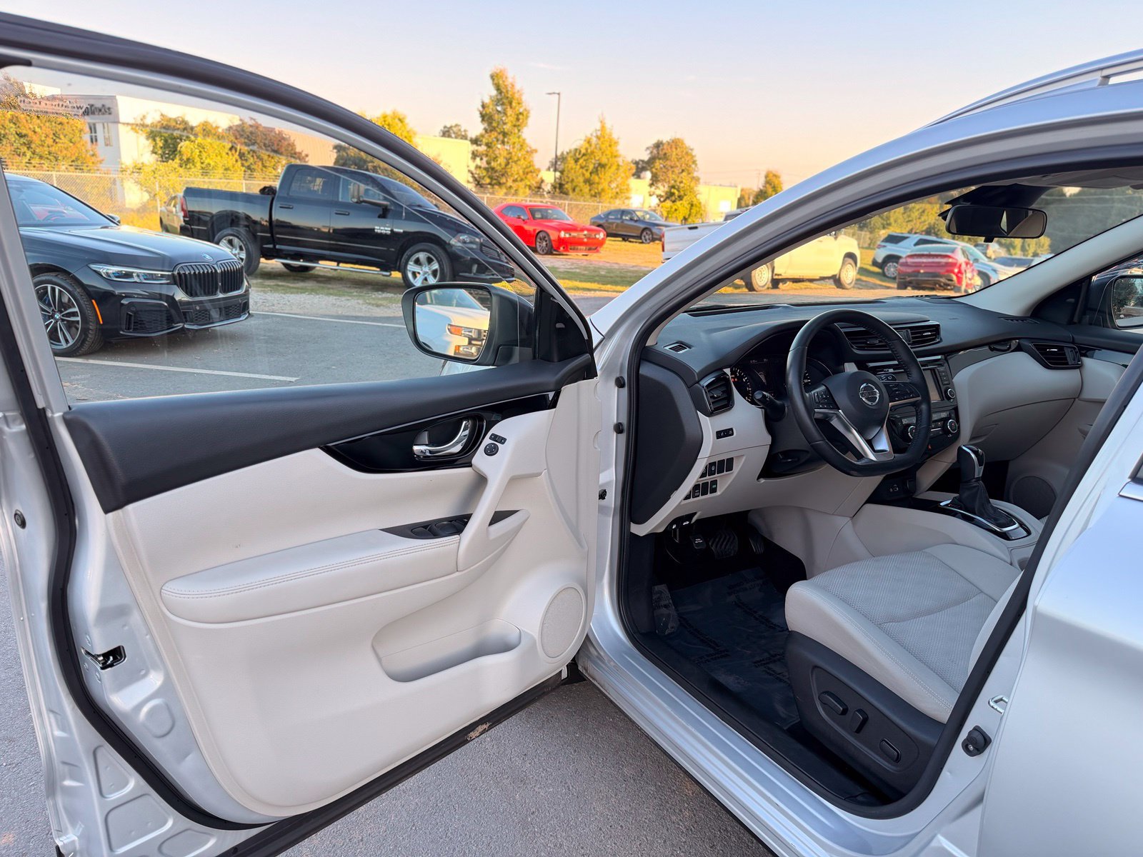 Used 2019 Nissan Rogue Sport SV w/ All-Weather Package AWD/4WD image 14