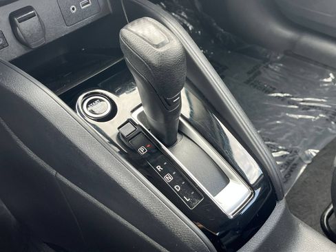 Used 2025 Nissan Versa SV FWD image 41