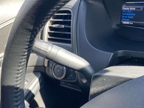 Used 2018 Ford Explorer XLT w/ Equipment Group 202A image 29