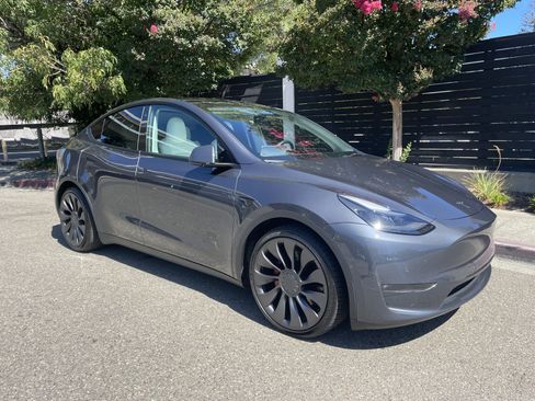 Used 2022 Tesla Model Y Performance AWD/4WD image 6
