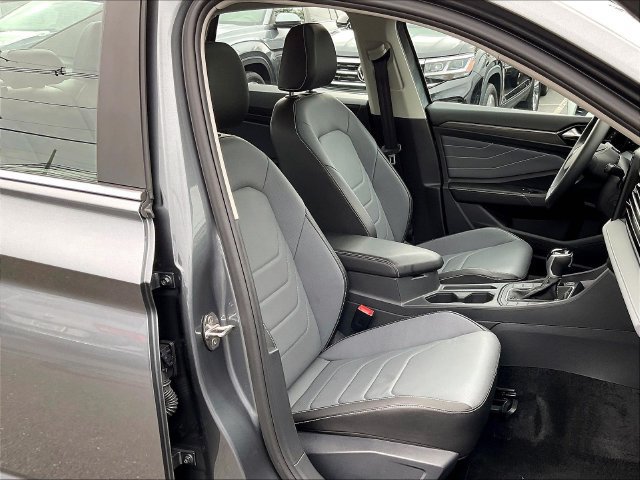 Used 2026 Volkswagen Jetta SEL FWD image 19