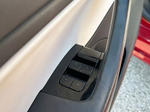 Used 2018 Tesla Model 3 Long Range image 16