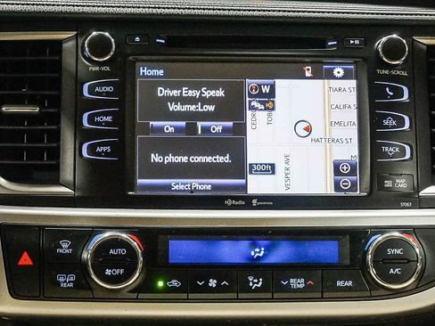 Used 2015 Toyota Highlander XLE FWD image 16
