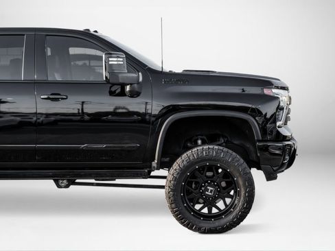 Used 2024 Chevrolet Silverado 2500 High Country w/ High Country Premium Package image 11