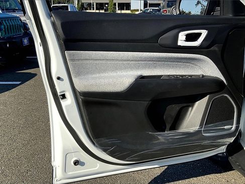 New 2023 Jeep Compass Latitude w/ Sun and Sound Group image 11