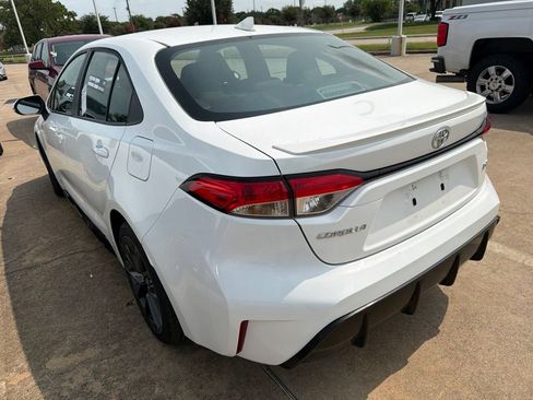 Used 2025 Toyota Corolla SE FWD image 4
