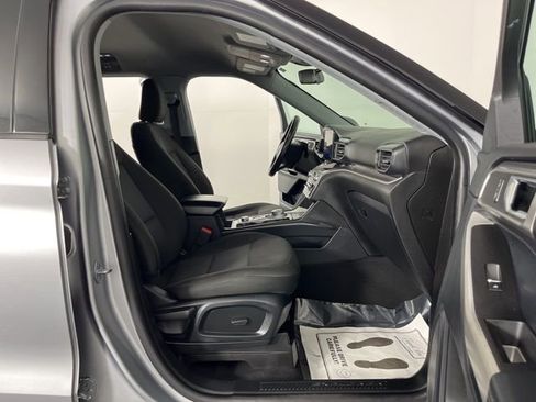 Used 2022 Ford Explorer XLT image 41