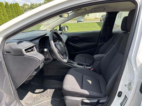Used 2025 Toyota Corolla LE FWD image 13