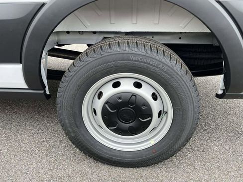 New 2026 Ford Transit 250 148 Medium Roof image 4