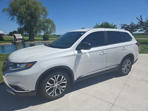 Used 2018 Mitsubishi Outlander ES FWD image 1