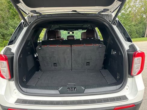 Used 2023 Ford Explorer Platinum image 34