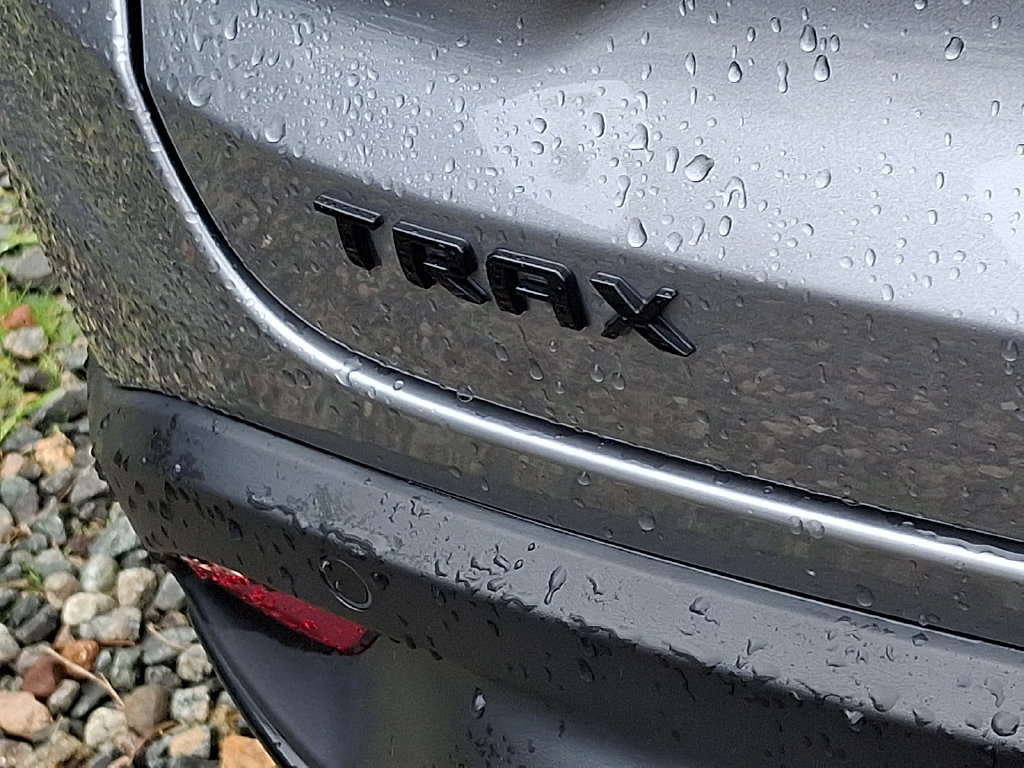 Used 2024 Chevrolet Trax RS w/ Sunroof Package FWD image 30
