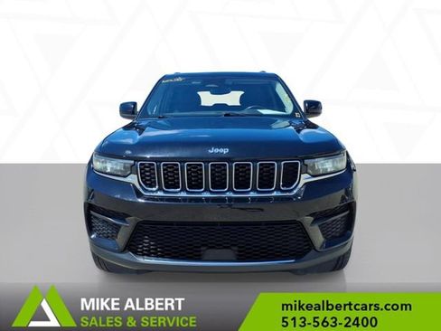 Used 2023 Jeep Grand Cherokee Laredo w/ Luxury Tech Group I AWD/4WD image 2