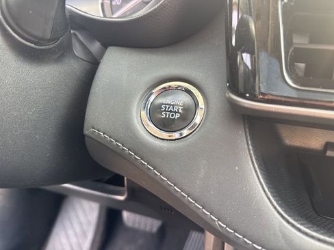 Used 2023 Toyota Highlander XLE FWD image 32
