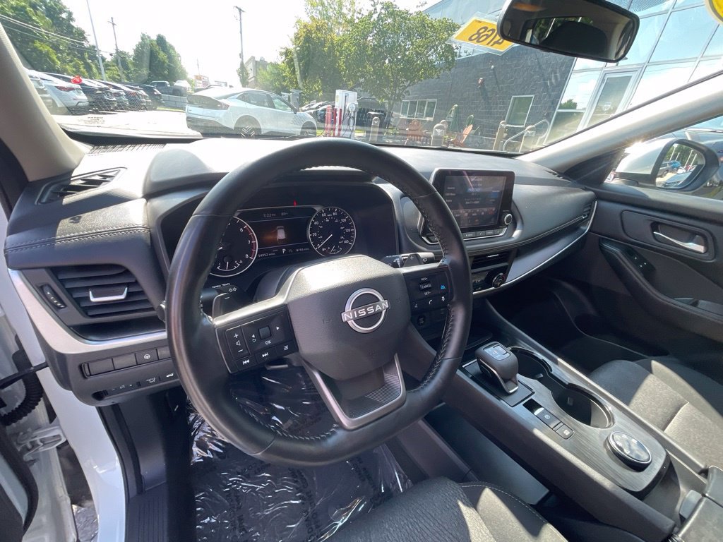 Certified 2025 Nissan Rogue SV AWD/4WD image 10