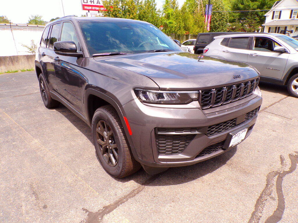 New 2026 Jeep Grand Cherokee Altitude AWD/4WD image 3