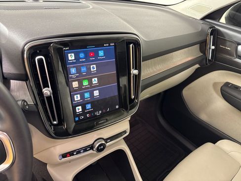 Used 2023 Volvo XC40 B4 Ultimate w/ Protection Package Premier image 24