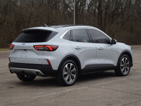 Used 2025 Ford Escape Platinum w/ Premium Technology Package image 25