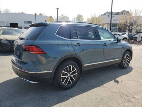 Used 2021 Volkswagen Tiguan SE w/ Panoramic Sunroof Package image 4