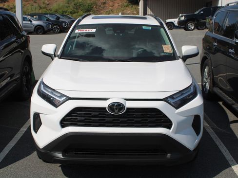 Used 2022 Toyota RAV4 XLE w/ Convenience Package AWD/4WD image 2