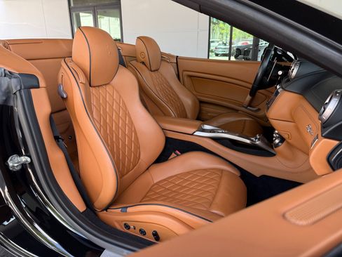 Used 2012 Ferrari California RWD image 31