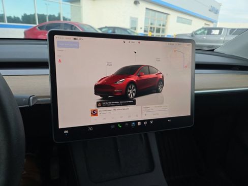 Used 2023 Tesla Model Y Long Range AWD/4WD image 13