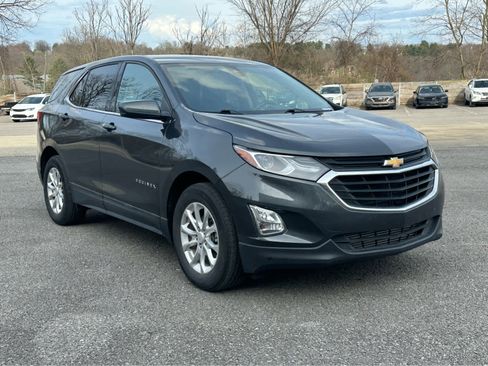 Used 2020 Chevrolet Equinox LT w/ Driver Convenience Package image 3