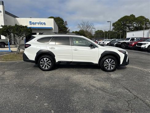 Used 2025 Subaru Outback Premium w/ Popular Package #1A image 4