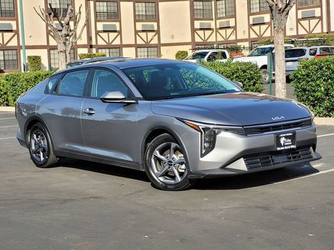 Used 2025 Kia K4 FWD image 2